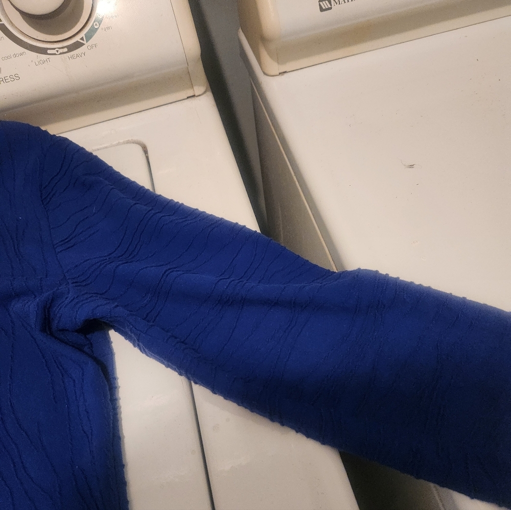 Beautiful Royal Blue Wave Pattern Top - Picture 5 of 7